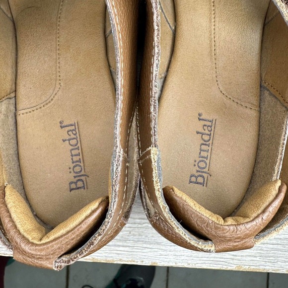 Bjorndal Womens Sz 10W Mary Janes Dark Tan Leather with Cutouts Strap Sandals - Picture 8 of 10